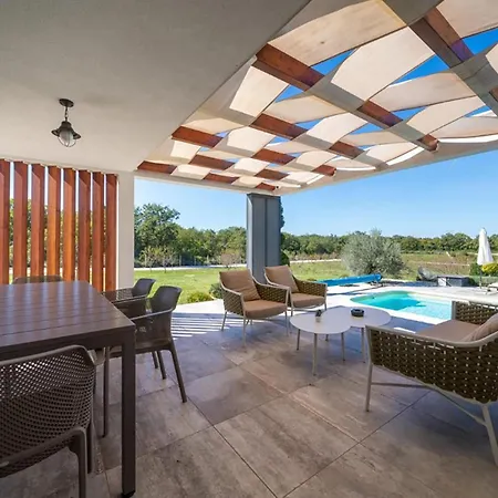 Tatil Evi Beautiful In Zerava